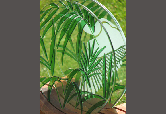 lying free, fused, bonded and sandblasted glass